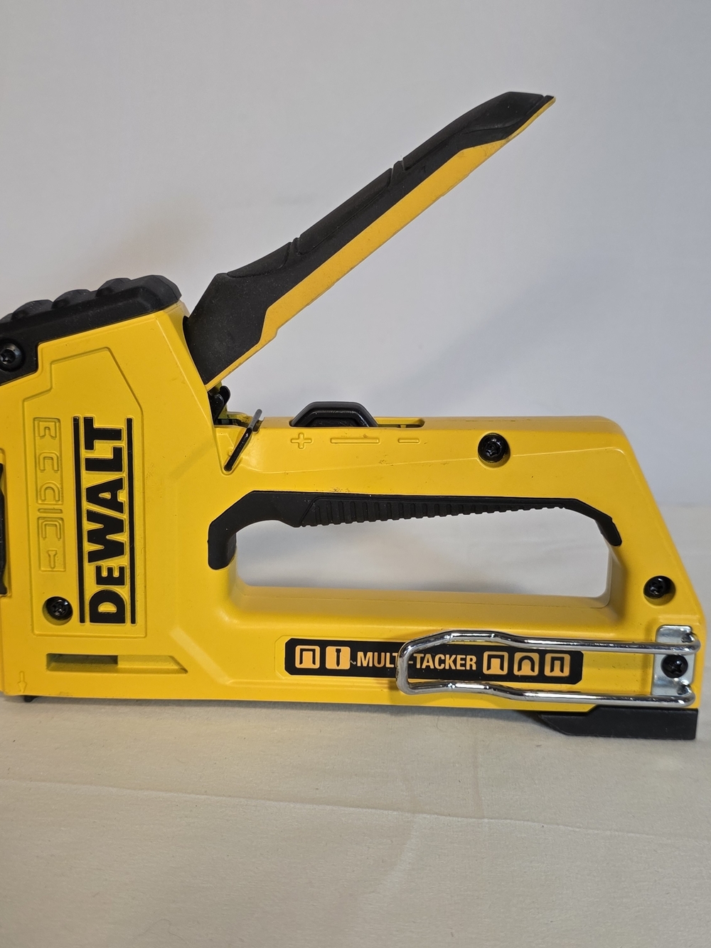 DEWALT DWHTTR510 5 IN 1 MULTI-TACKER STAPLER AND BRAD NAILER MULTI-TOOL